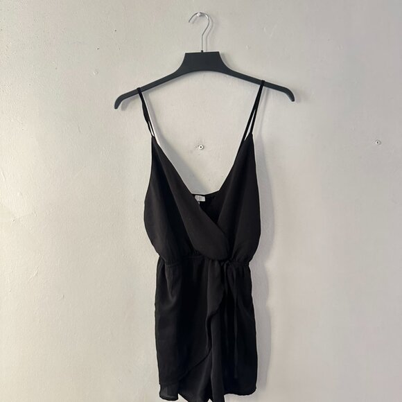 Tobi Black Surplice Wrap Front Romper Spaghetti Strap Elastic Waist Womens M - Picture 3 of 5